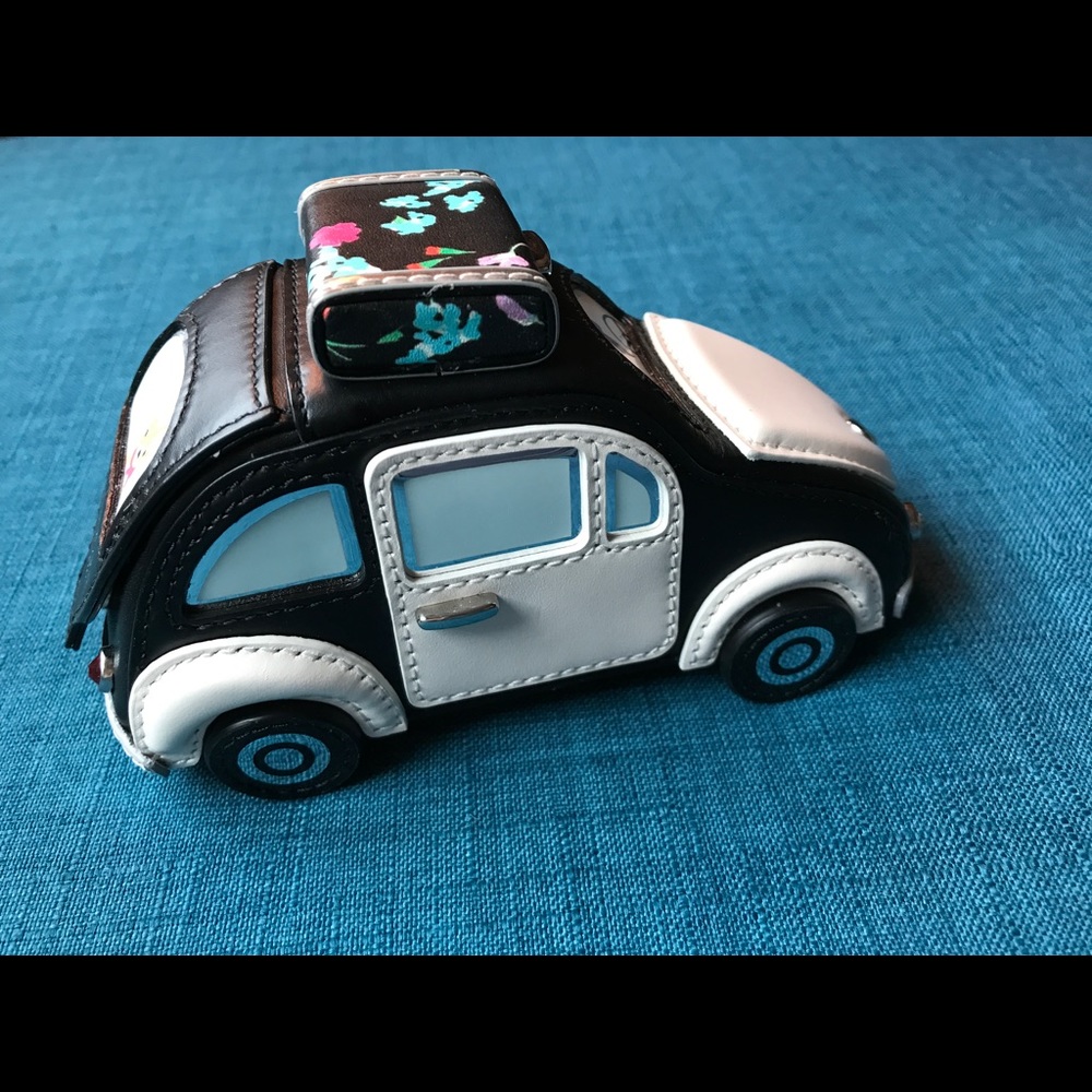 ❤️SOLD!!!❤️Kate Spade scenic route 3D Coin Purse